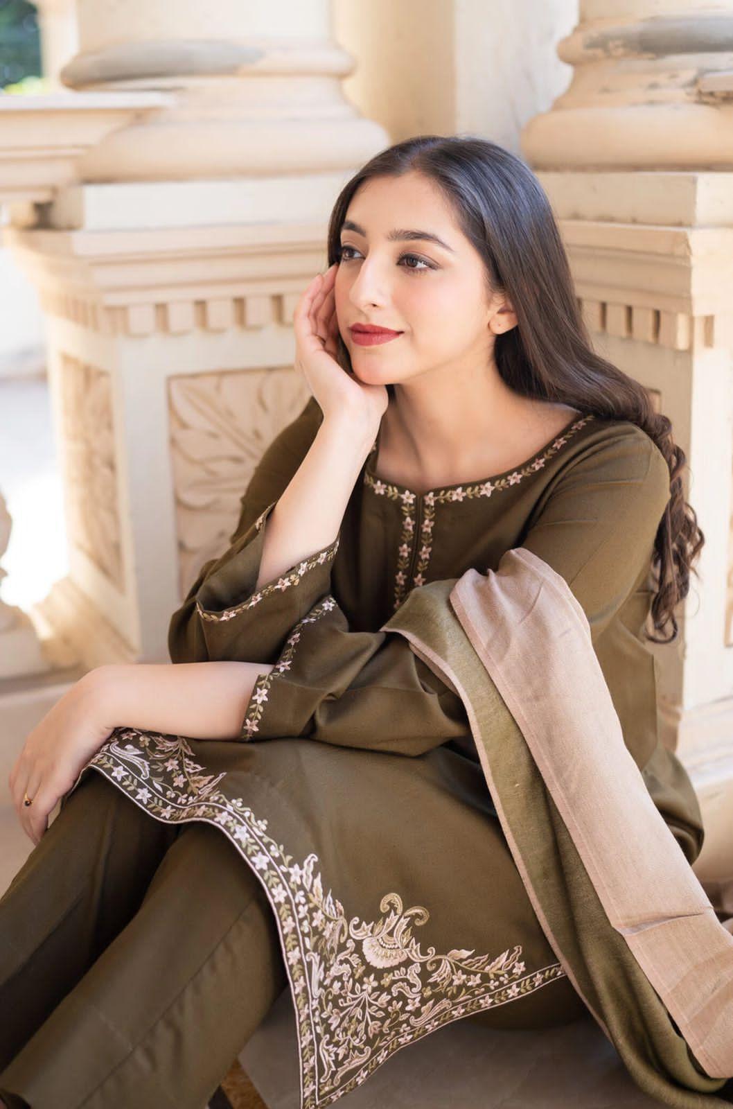 3Pcs Women's Unstitched Embroidered Lawn Suit Hype Hem