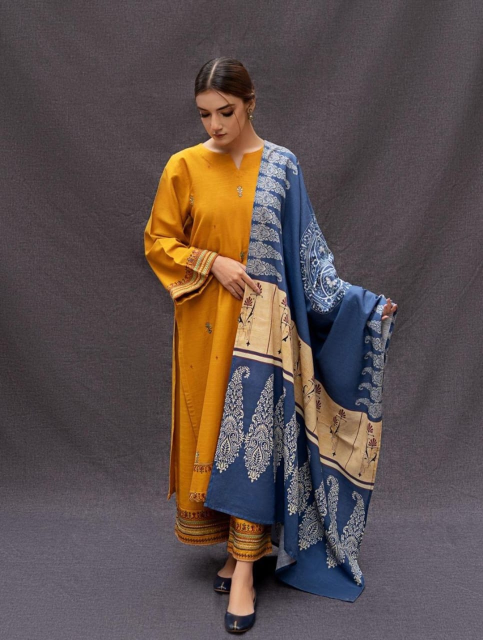 3Pcs Women's Unstitched Embroidered Lawn Suit Hype Hem